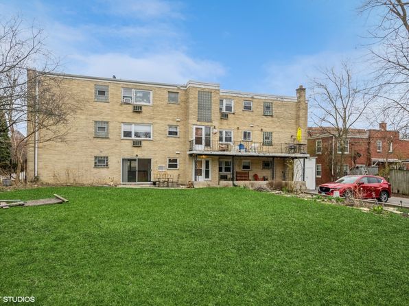 50 West Ave #1N, Riverside, IL 60546
