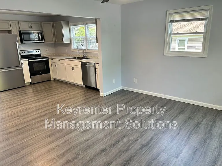 421 N Charlotte Ave — Photo 4