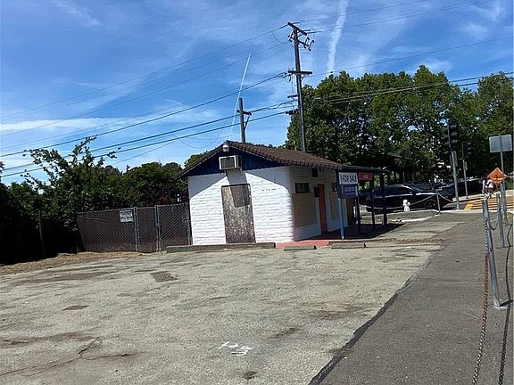 4th image of 19693 Redwood Rd