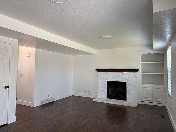 2nd image of 1237 W Webb Ln