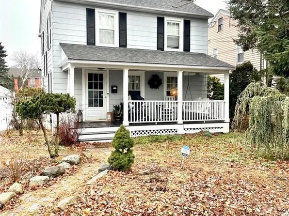 54 Bungalow Ave, Fairfield, CT 06824