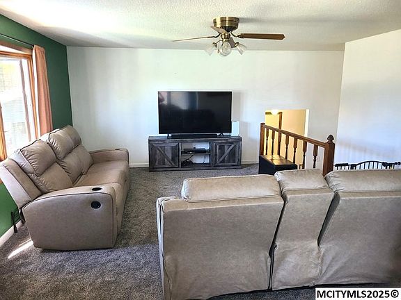 3rd image of 617 Southview Dr