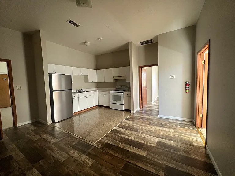 702 N Union St — Photo 1