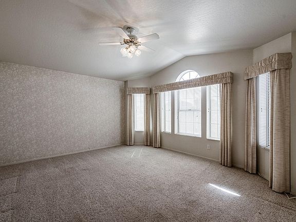 4th image of 809 N Parkcrest Cir