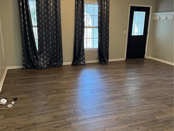 5th image of 909 Clarks Bluff Rd