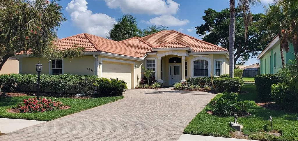 2 bed, 2.0 bath, 1744 sqft, $3,000 — Photo 1
