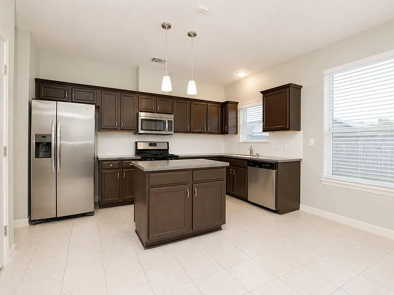 13461 Gent Dr — Photo 10