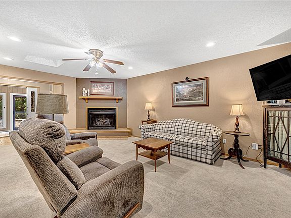 5th image of 18 Caxton Ln