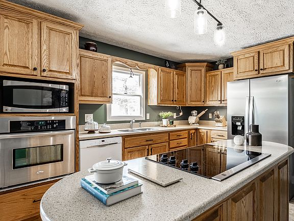 4th image of 918 Briarwood Dr