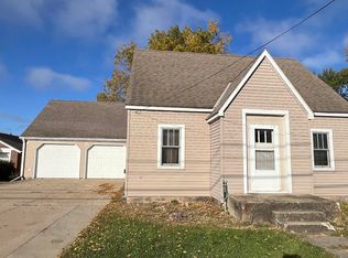 319 S Linn Ave, New Hampton, IA 50659
