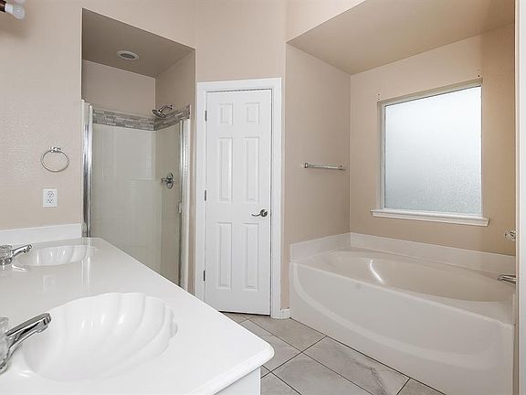 5th image of 743 Tanglewood Dr