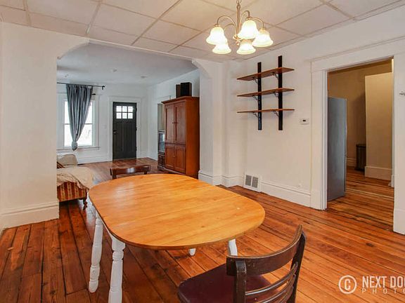 5th image of 1327 Ashland Ave NE