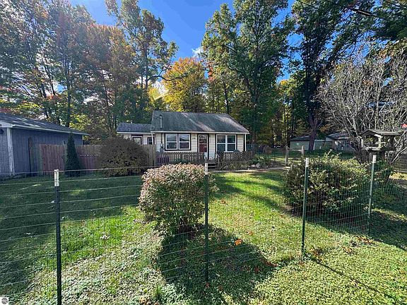 5th image of 2308 E Ridge Rd