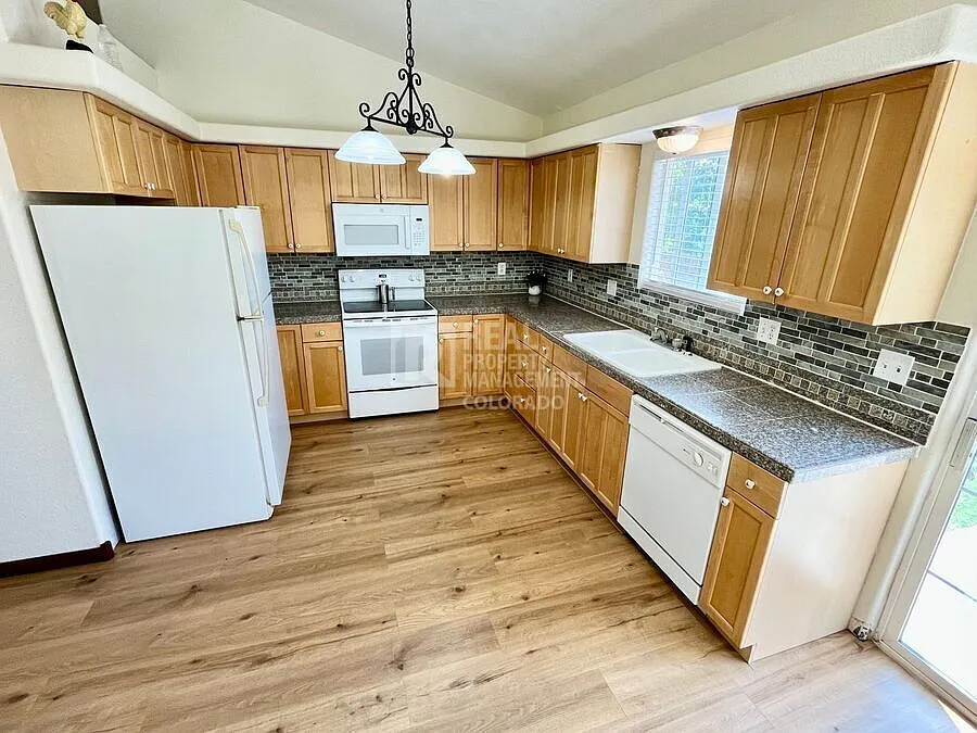 112 8th St