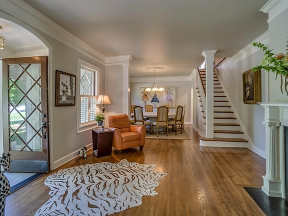 5th image of 3828 Whitland Ave