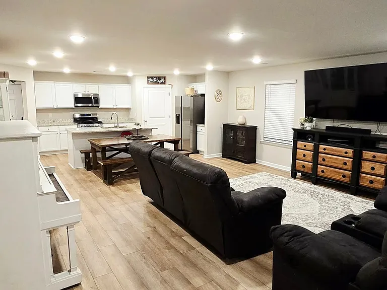 112 Kohn Dr — Photo 29