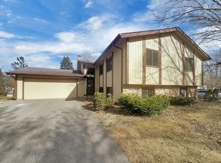6760 Cottonwood Ln N, Maple Grove, MN 55369