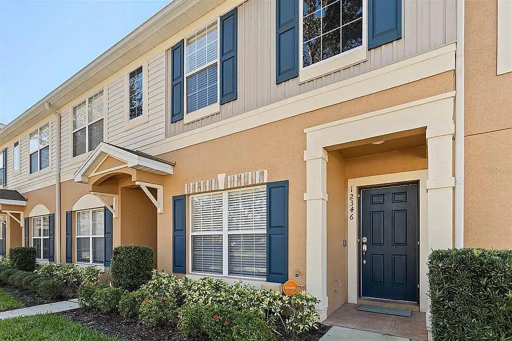 2 bed, 2.5 bath, 1383 sqft, $1,900 — Photo 1