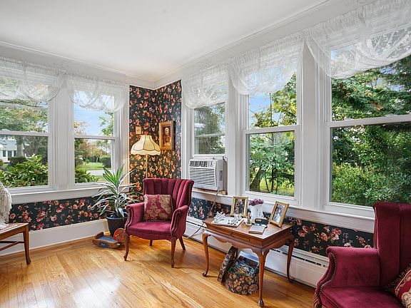 5th image of 40 Garfield Ave