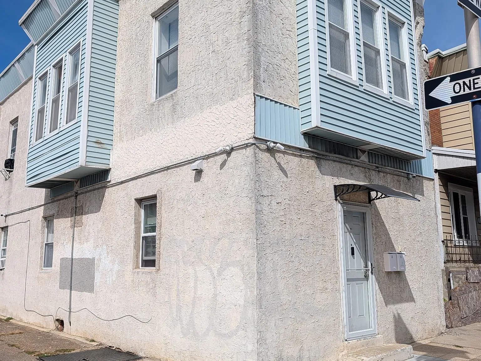 2 bed, $1,300 — Photo 1