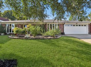 813 Overhill Ct, Hurst, TX 76053