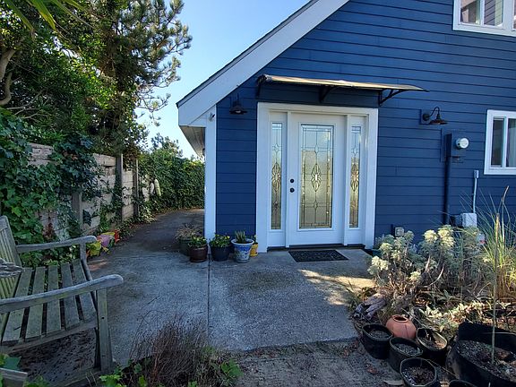 3rd image of 1202 NW Oceania Dr