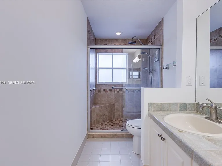 1540 N Trafalgar Cir — Photo 22
