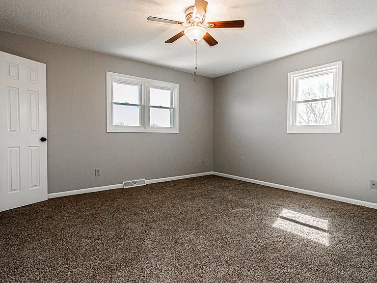 1369 Parkside Dr — Photo 13