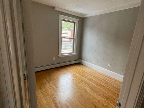2nd image of 135 Lafayette Sq APT 3R