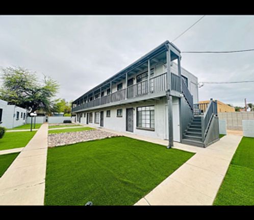 3rd image of 15-33 N Longfellow Ave #25