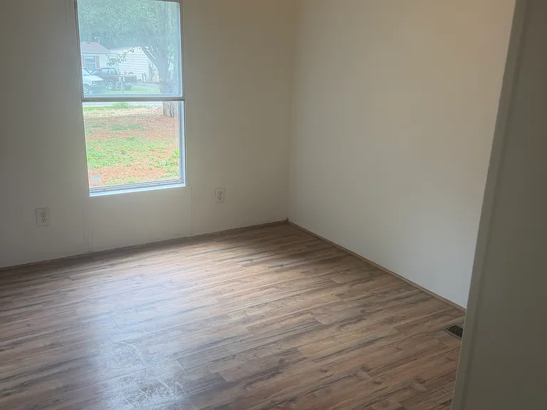 1160 Justin J Dr — Photo 6