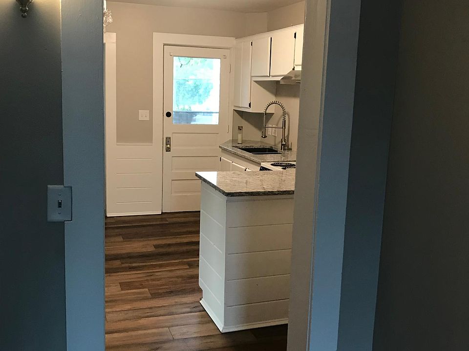 1st image of 905 Bridge St NW #2
