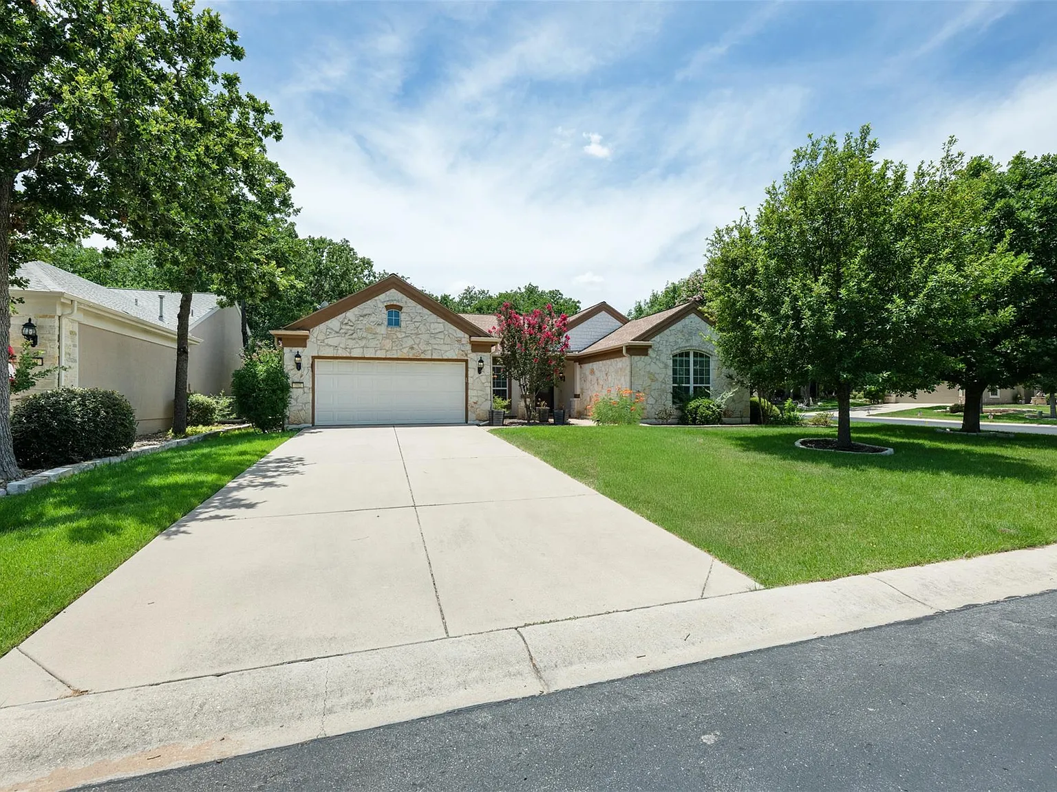 4 bed, 2.0 bath, 2750 sqft, $3,500 — Photo 3