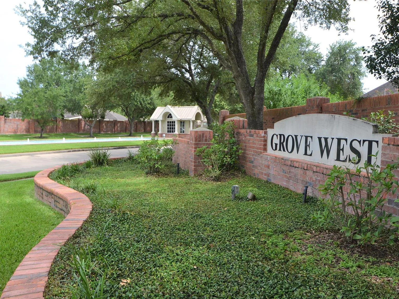 4 bed, 2.5 bath, 2890 sqft, $2,695 — Photo 4