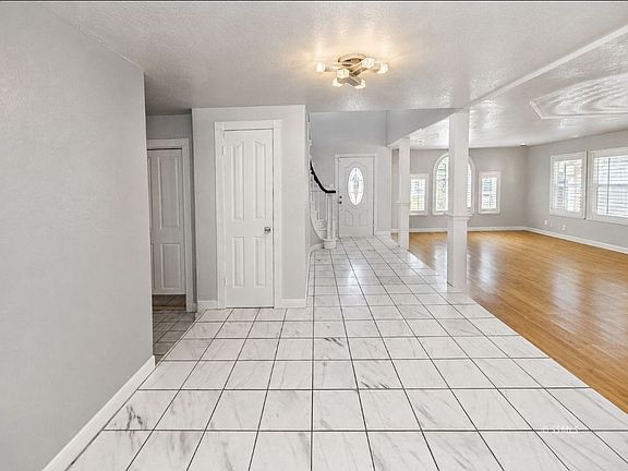 4th image of 408 Laurkris Ct