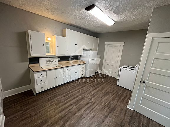 4th image of 1102 Spring St