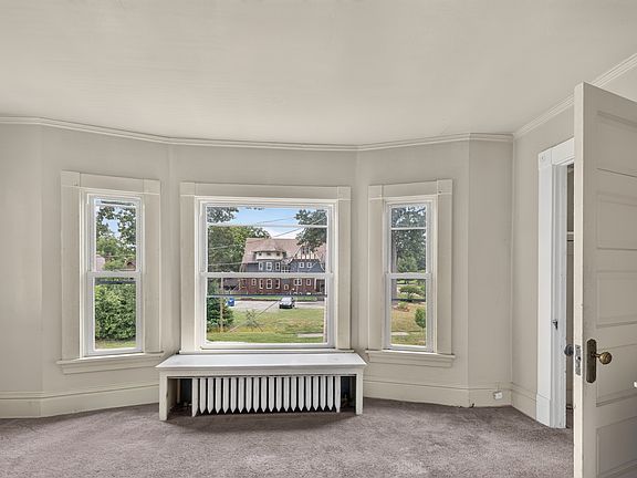 4th image of 219 Park Ave #4