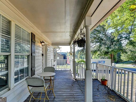 4th image of 2041 Prospect Rd