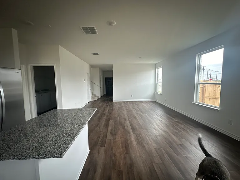 302 Rustic Grv — Photo 7
