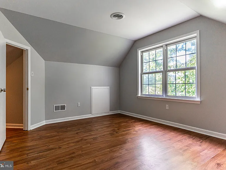 121 Nottingham Ct — Photo 30