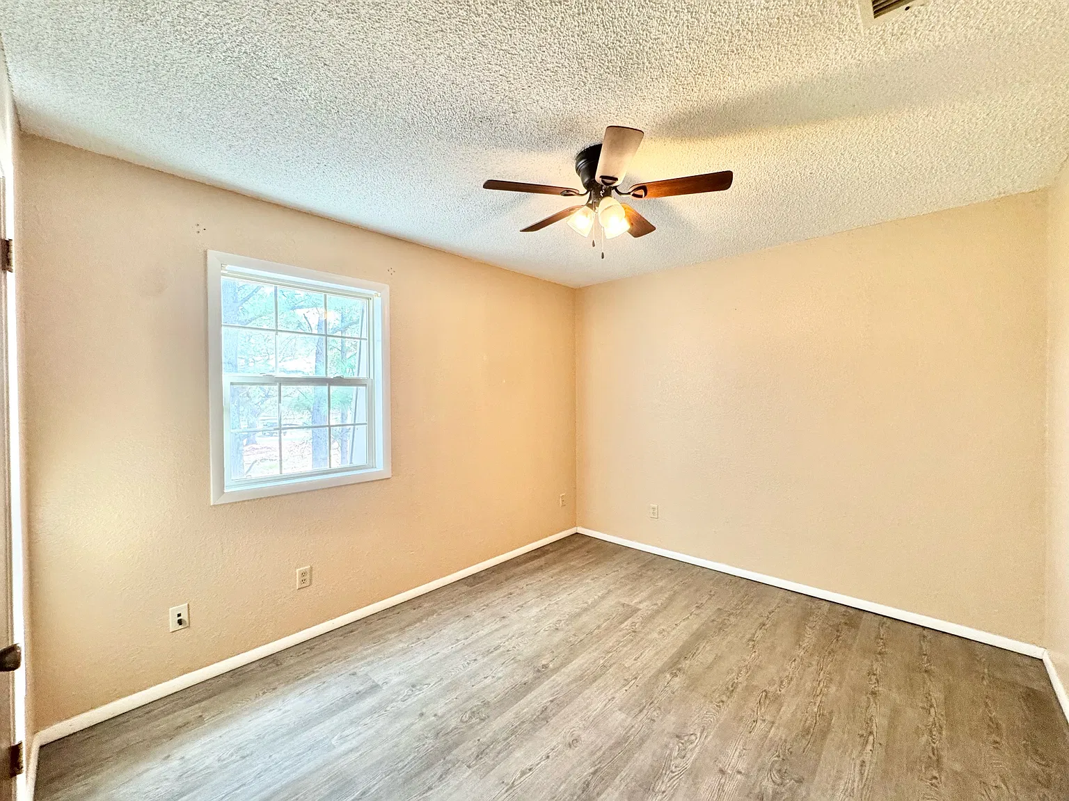 606 Northwest J Street - 6 — Photo 4