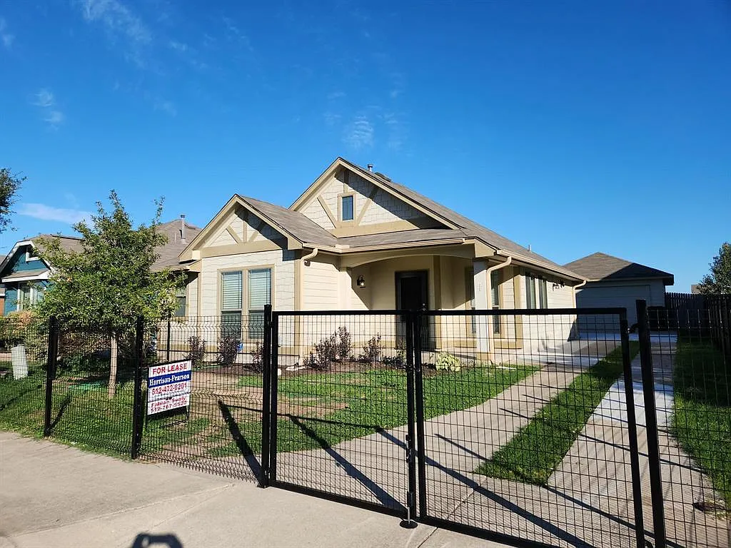 3 bed, 2.0 bath, 1091 sqft, $1,700 — Photo 1