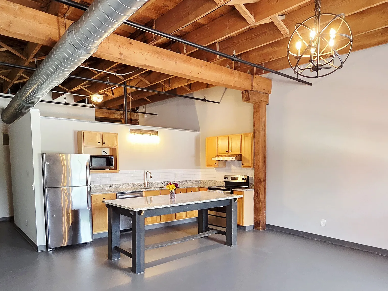 1 bed, 870 sqft, $1,611 — Photo 1