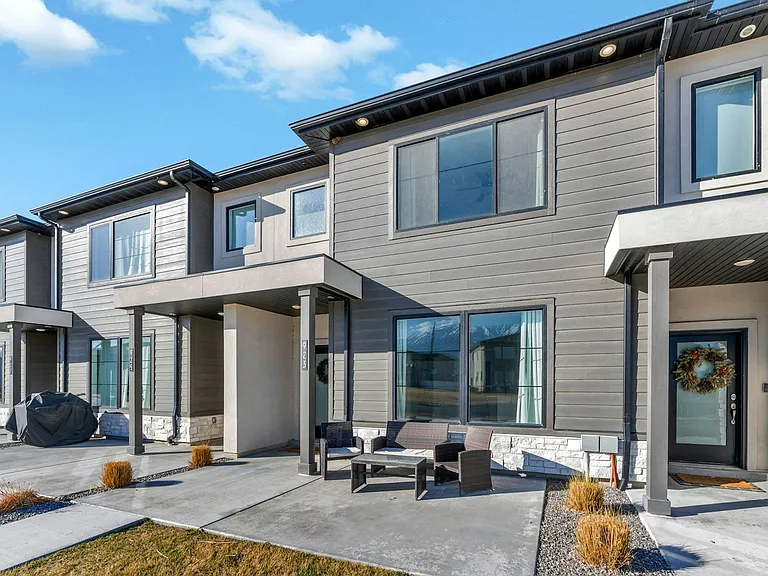 923 S 950 W — Photo 2