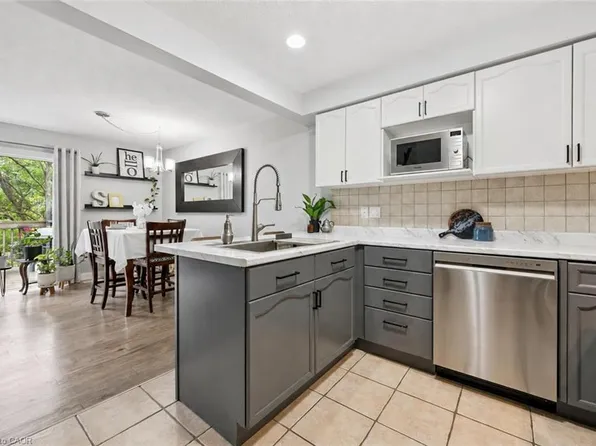 31 Schroder Cres #21, Guelph, ON N1E 7M6