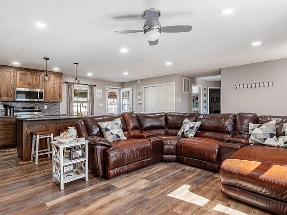 5th image of 152 Fleming Dr NE