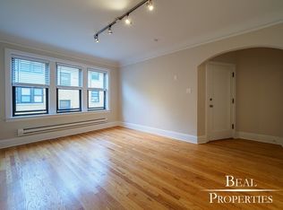 2327 N Rockwell St #B3, Chicago, IL 60647