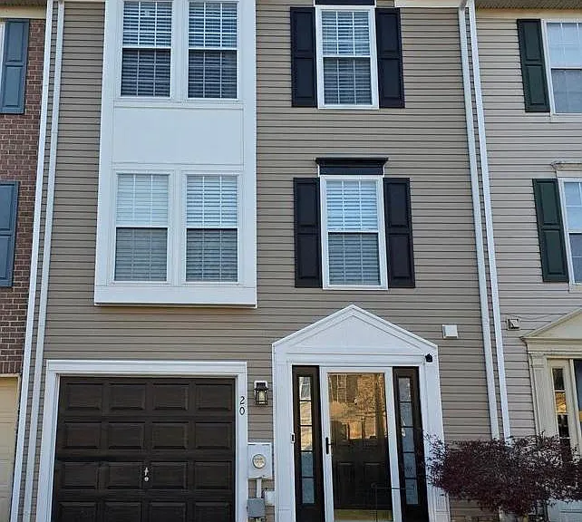 20 Clemens Ln — Photo 1
