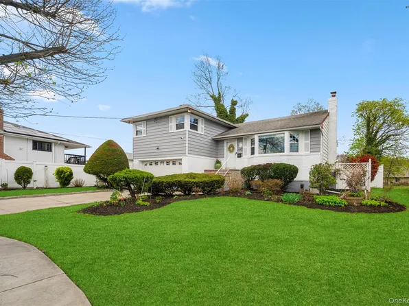 1239 Lynne Street, Baldwin, NY 11510