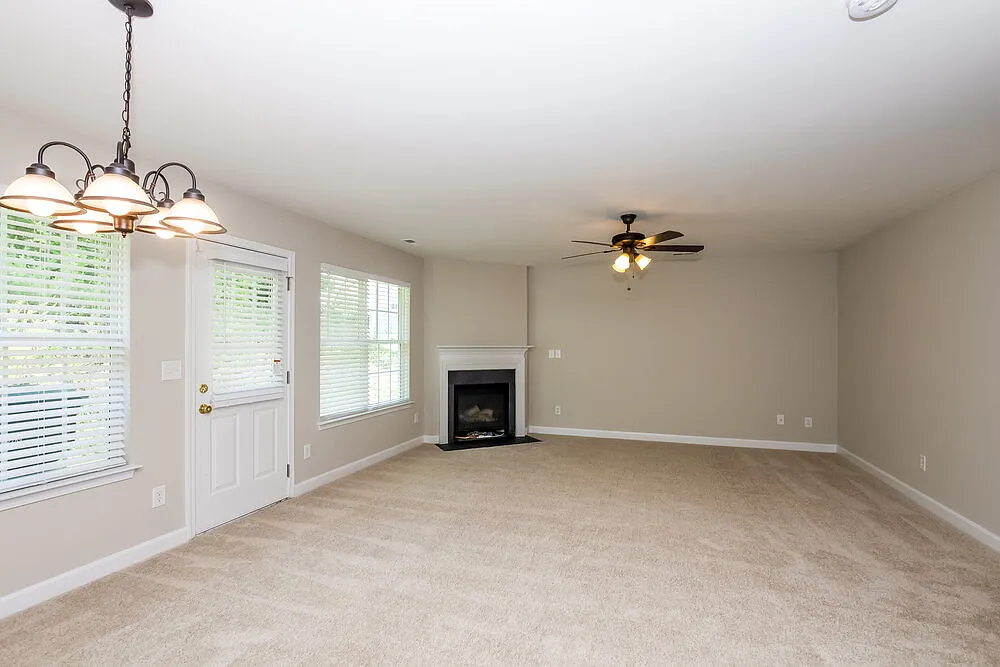 4 bed, 2.0 bath, 1918 sqft, $2,090 — Photo 4